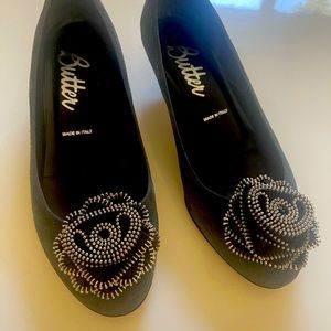 Butter shoes zipper rosette